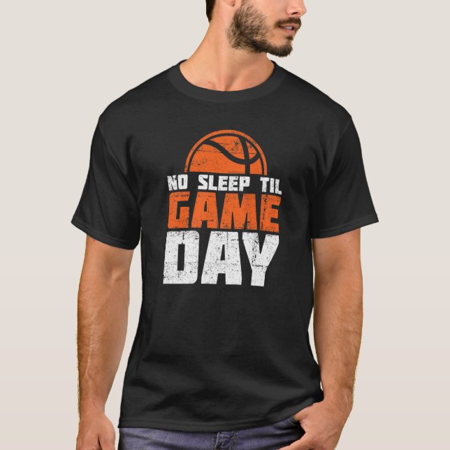 Ingen sömn förrän Game Day Training Assistant Bask T Shirt (Framsida)