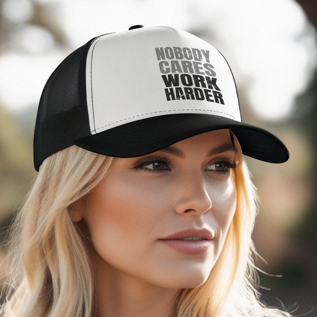 Ingen tar med sig arbetsbelastningsuppdatering keps (Stay motivated with the "Nobody Cares, Work Harder" trucker hat, a bold statement of determination.)
