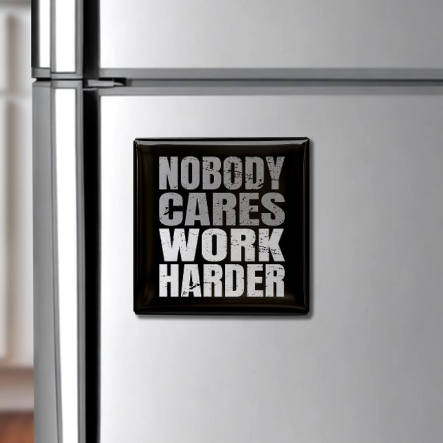 Ingen tar med sig arbetsbelastningsuppdatering magnet (Stay motivated daily with a "Working Hard" refrigerator magnet—your reminder to keep pushing!)