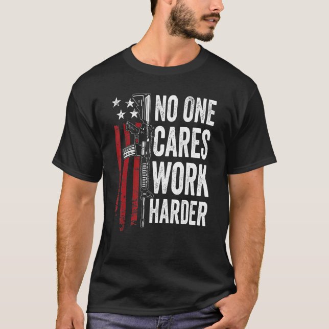 Ingen tar Work Harder Pro Gun Ar15 American Fl T Shirt (Framsida)