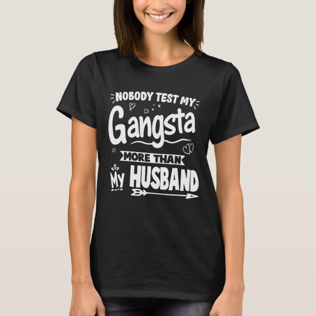 Ingen testar min Gangsta mer än min Make-fru W T Shirt (Framsida)