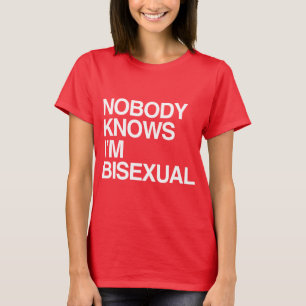 INGEN VET ATT JAG ÄR BISEXUELL - VIT -.png T-shirt