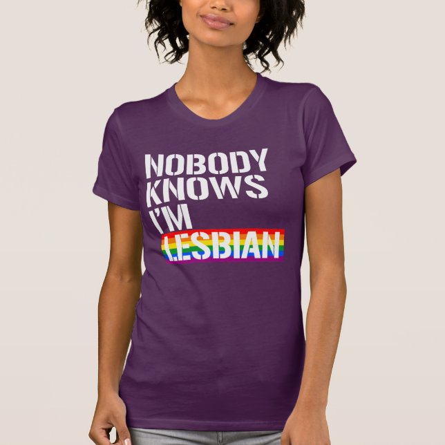 Ingen vet att jag är lesbisk t shirt (Framsida)