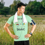 Ingen vila för Wicket Funny Croquet Thmet T Shirt<br><div class="desc">Visst, det finns ingen vila för de onda, men om du är någon som kärlek kan spela skurk så finns det också "Ingen vila för Wicket", eftersom den roliga pjäsen på ord slogan på den här långsökta grafiktäcket visar att den åtföljs av illustrationer av skurkgräsänder, bollar och naturligtvis ett wicket....</div>