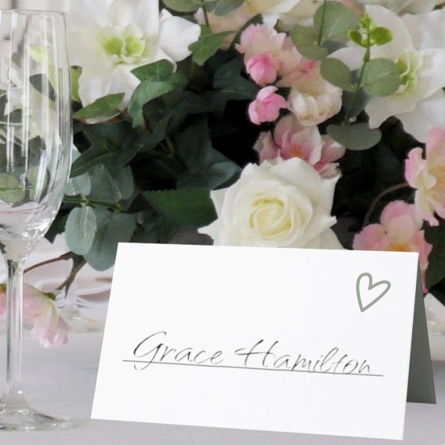 Ingenting Finare Just Kärlek minimalistiskt Bröllo Placeringskort (Nothing Fancy Just Love Minimalist Wedding Place Cards from Ricaso. Sage green and white heart )