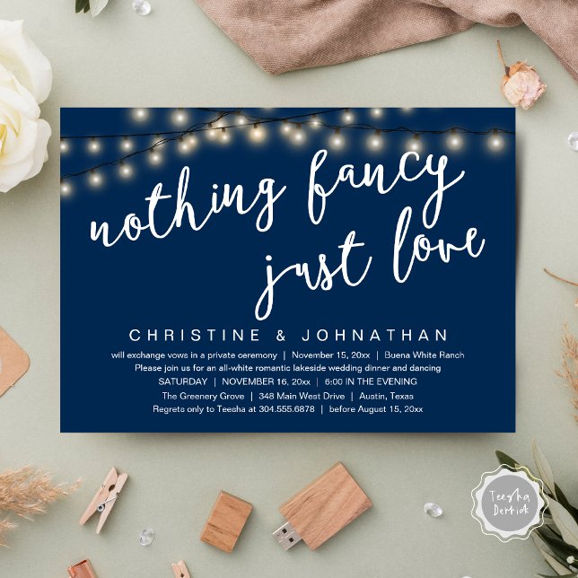 Ingenting Finare, precis Kärlek Rustic Bröllop Mid Inbjudningar (Nothing Fancy, Just Love Rustic Wedding Dinner Invitation Card PDF String Lights Navy Blue)