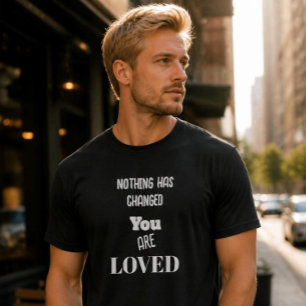 Ingenting har förändrats, Du är älskad Basic Mörk  T Shirt