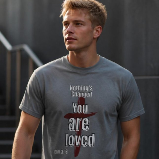 "Ingenting har förändrats, du är älskad" Unisex T- T Shirt (Skapare uppladdad)