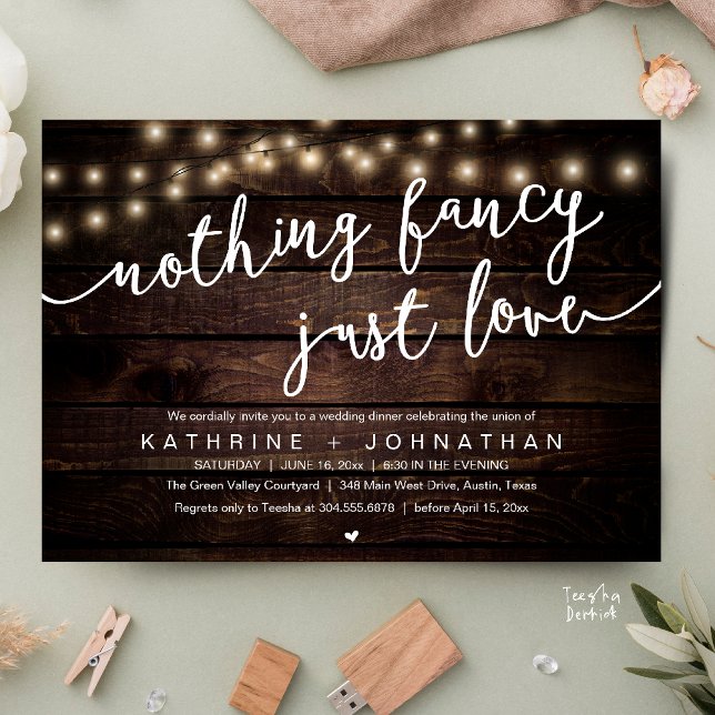 Inget fancy, bara kärlek, bröllopsmiddag inbjudningar (Nothing Fancy, Just Love, Wedding Reception Dinner Invitation Card String Lights Brown Wood)