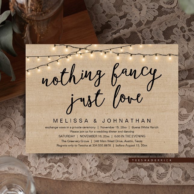 Inget fint bara kärlek Rustika strängljus Inbjudningar (Nothing Fancy Just Love Rustic String Lights Invitation Card in Cottage burlap brown wood)