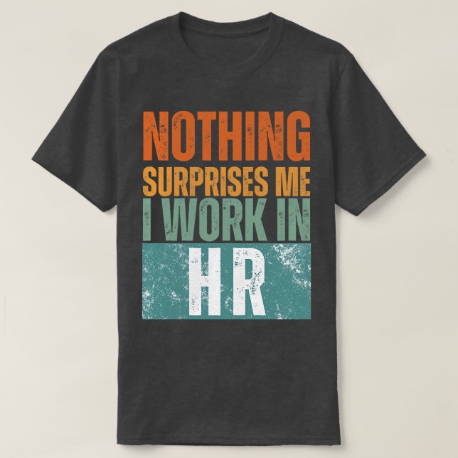 Inget förvånar mig att jag arbetar i HR 14 T Shirt (Design framsida)