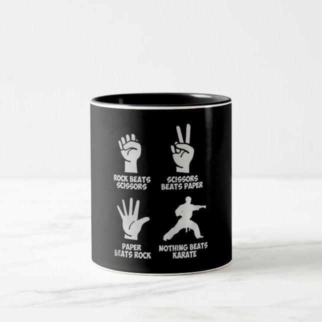 Inget kan slå Karate Anpassningsbar Gift Två-Tonad Mugg (Center)