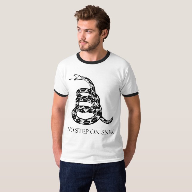 Inget kliva på Snek T-shirt (Hel framsida)