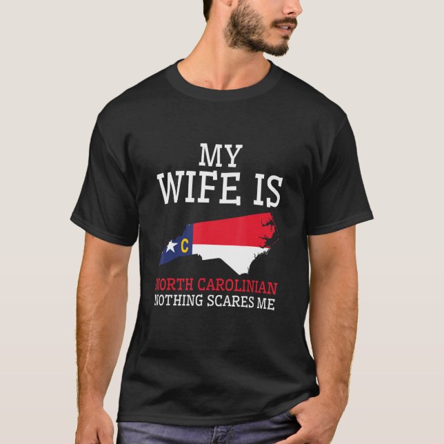 Inget Skrämmer mig min fru North Carolinian North  T Shirt (Framsida)