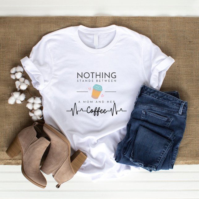 Inget står mellan Mamma och hennes kaffe T Shirt (Skapare uppladdad)
