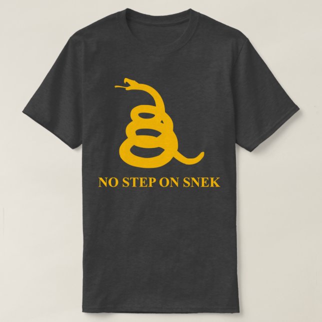 INGET STEG PÅ SNEK GULD T SHIRT (Design framsida)