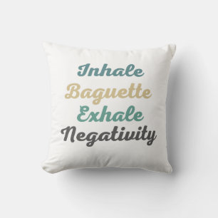 Inhale Baguette Exhale Negtivity Dekorativ kudde