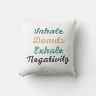 Inhale Donuts Exhale Negtivity Dekorativ kudde