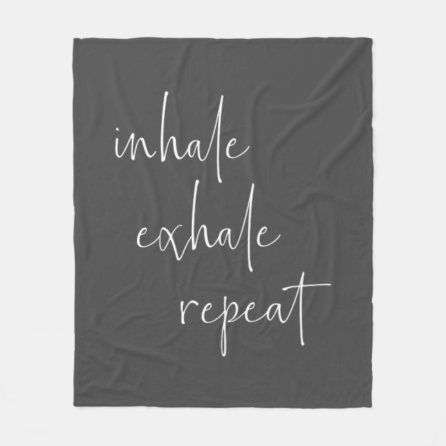 Inhale Exhale inspirationcitationsot minimalistisk Fleecefilt (Framsidan)