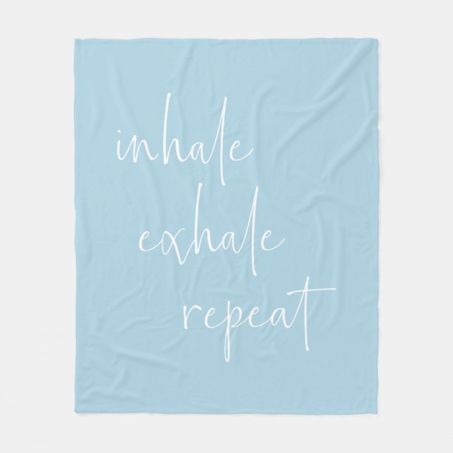 Inhale Exhale inspirationsoffert minimalistisk blå Fleecefilt (Framsidan)