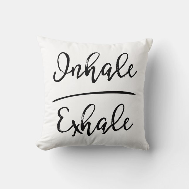 Inhale Exhale Typography Kudde (Framsida)