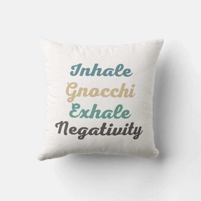 Inhale Gnocchi Exhale Negtivity Dekorativ kudde (Baksida)