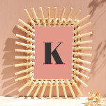 Initial Brev | Monogram Modern Snyggt Peach Poster<br><div class="desc">Enkelt,  första brev-monogram med anpassningsbar i snyggt poster tryckning i modern minimalistisk typografi i mörk grått på persikofärgad rosa. En anpassningsbar eller ett tillbehör till perfekten med personlig beröring!</div>