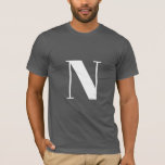 Initial Brev | Monogram Modern Snyggt Trendig T Shirt<br><div class="desc">Enkelt, snyggt anpassningsbar initialt brev monogram manar-skjorta i modern minimalistisk typografi i vitt. En anpassningsbar i perfekt eller mode-tillbehör med personlig beröring!</div>