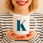 Initial Brev | Teal Monogram Modern Snyggt Coola Kaffemugg<br><div class="desc">Enkelt,  snyggt anpassningsbar initialt brev monogram kaffe mugg i modern minimalistisk typografi i tårblått. En anpassningsbar eller ett tillbehör till perfekten med personlig beröring!</div>