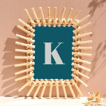 Initial Brev | Teal Monogram Modern Snyggt Coola Poster<br><div class="desc">Enkelt,  snyggt anpassningsbar brev monogram poster utskrift i modern minimalistisk typografi i rött grått på tealblått. En anpassningsbar eller ett tillbehör till perfekten med personlig beröring!</div>