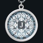 Initial J Monogram Brev Pendant Necklace Silverpläterat Halsband<br><div class="desc">Visa ditt pride i initialer med en brev-handledare i monogram. Den första silver-ledaren ger också en minnesvärd gåva till varje särskild tillfälle för det viktiga folket i ert liv. Reflektioner ger många olika utformningsalternativ för att göra den första begynnelsen unik och speciell.</div>