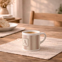 Initial lantlig gårdsstripe i beige och taupe espressomugg