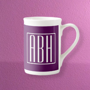 Initialer Monogram Vit om djup Lila Benporslin Mugg