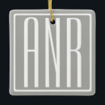 Initialer Monogram | Vit på ljus Grått Julgransprydnad Keramik<br><div class="desc">Klassi,  djärv och modern..</div>
