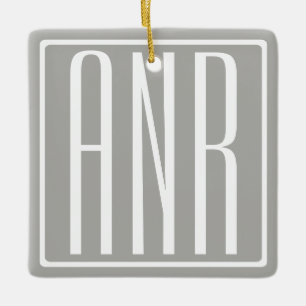 Initialer Monogram Vit på ljus Grått Julgransprydnad Keramik