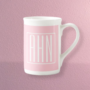 Initialer Monogram   Vit på Ljus rosa Benporslin Mugg