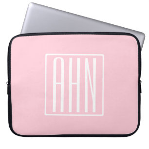 Initialer Monogram   Vit på Ljus rosa Laptop Fodral
