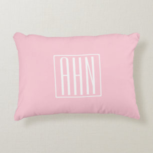 Initialer Monogram Vit på Ljus rosa Prydnadskudde