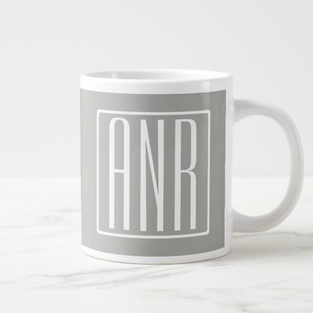 Initialer Monogram | Vit På Ljusgrå Jumbo Mugg (Höger)