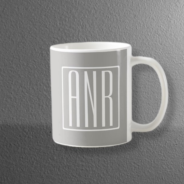Initialer Monogram | Vit På Ljusgrå Kaffemugg (Skapare uppladdad)