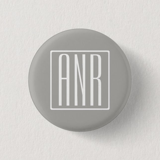 Initialer Monogram | Vit På Ljusgrå Knapp (Framsida)