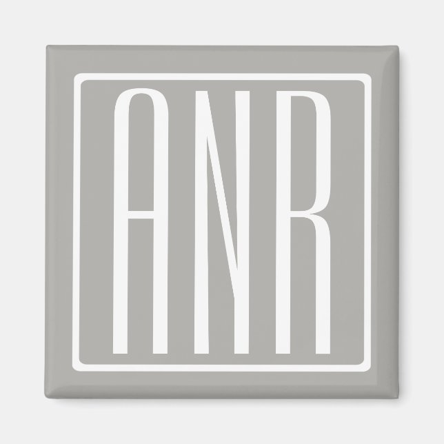 Initialer Monogram | Vit På Ljusgrå Magnet (Framsidan)