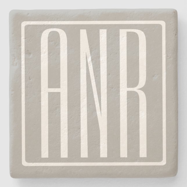 Initialer Monogram | Vit På Ljusgrå Underlägg Sten (Framsidan)