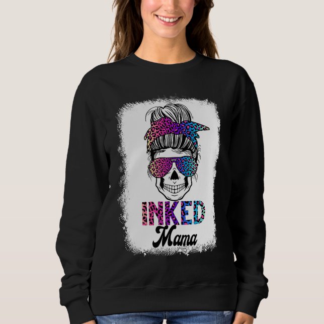 Inked Mama Bleached Leopard Messy Bun Skull Mom T Shirt (Framsida)