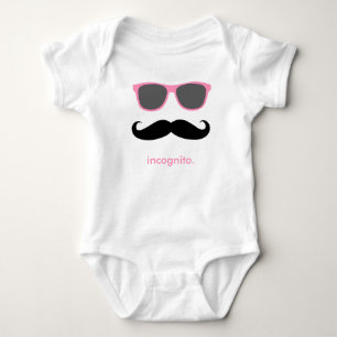 inkognito - rolig mustasch och rosa shades tee shirt