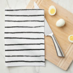 Inky Linjer Chic Hand plockade Rand Black & White Kökshandduk<br><div class="desc">Torka av köket med den här coolan handduken med en handgjord mönster. Gör en underbar uppvärmning, födelsedag, mors dag eller bröllop! Du kan anpassa den, ändra färg för bakgrund och lägga till text också. Kolla min butik efter mycket mer färg och mönster eller säg till mig om du vill ha...</div>
