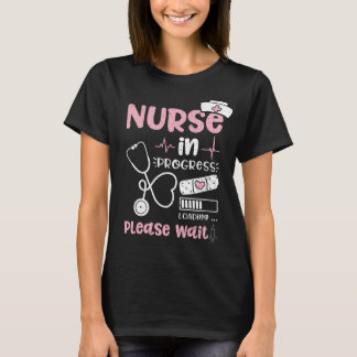 Inläsning av sjuksköterskor pågår Vänta T Shirt