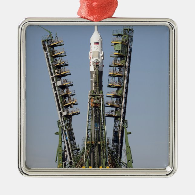 Inledande byggnadsställningar upphöjs till ställe julgransprydnad metall (Framsidan)