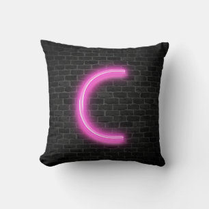 Inledande C i Neon Rosa Marquee on Brick Kudde