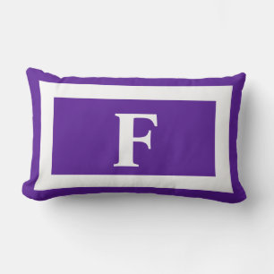Inledande monogram för Bright Lila med fetstil uto Lumbarkudde